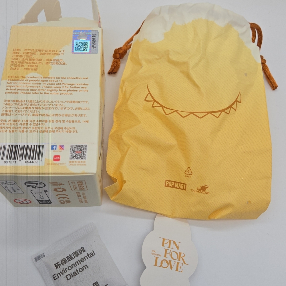 Authentic Labubu pin for love, letter D - Picture 9 of 16